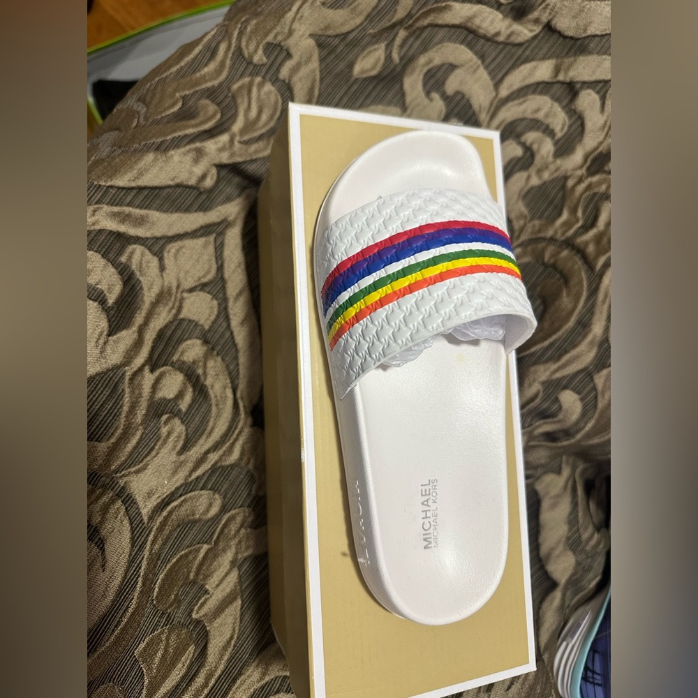 Michael kors women’s Gilmore slide size 6 color white brand new
